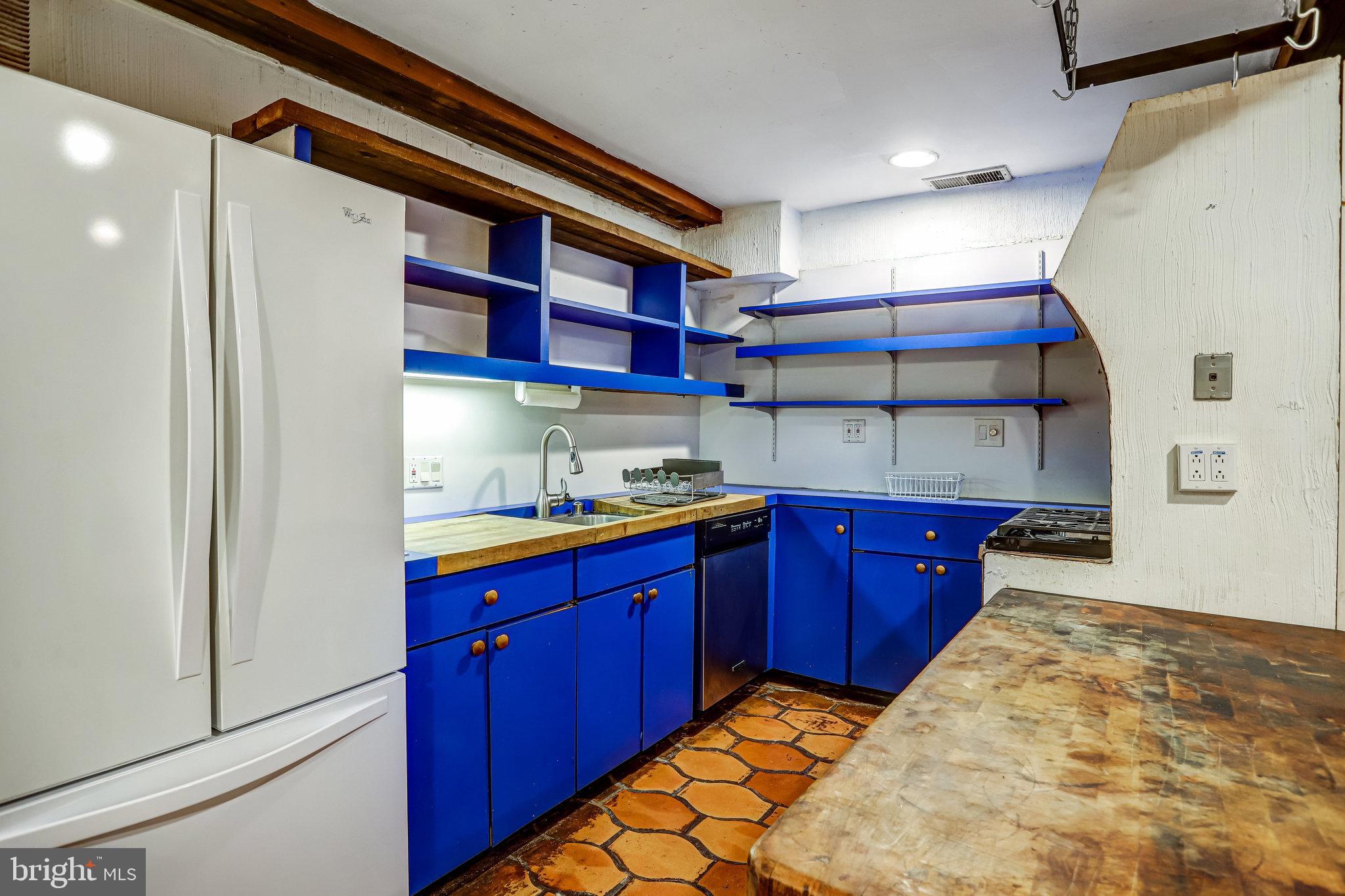 228 9TH STREET SE