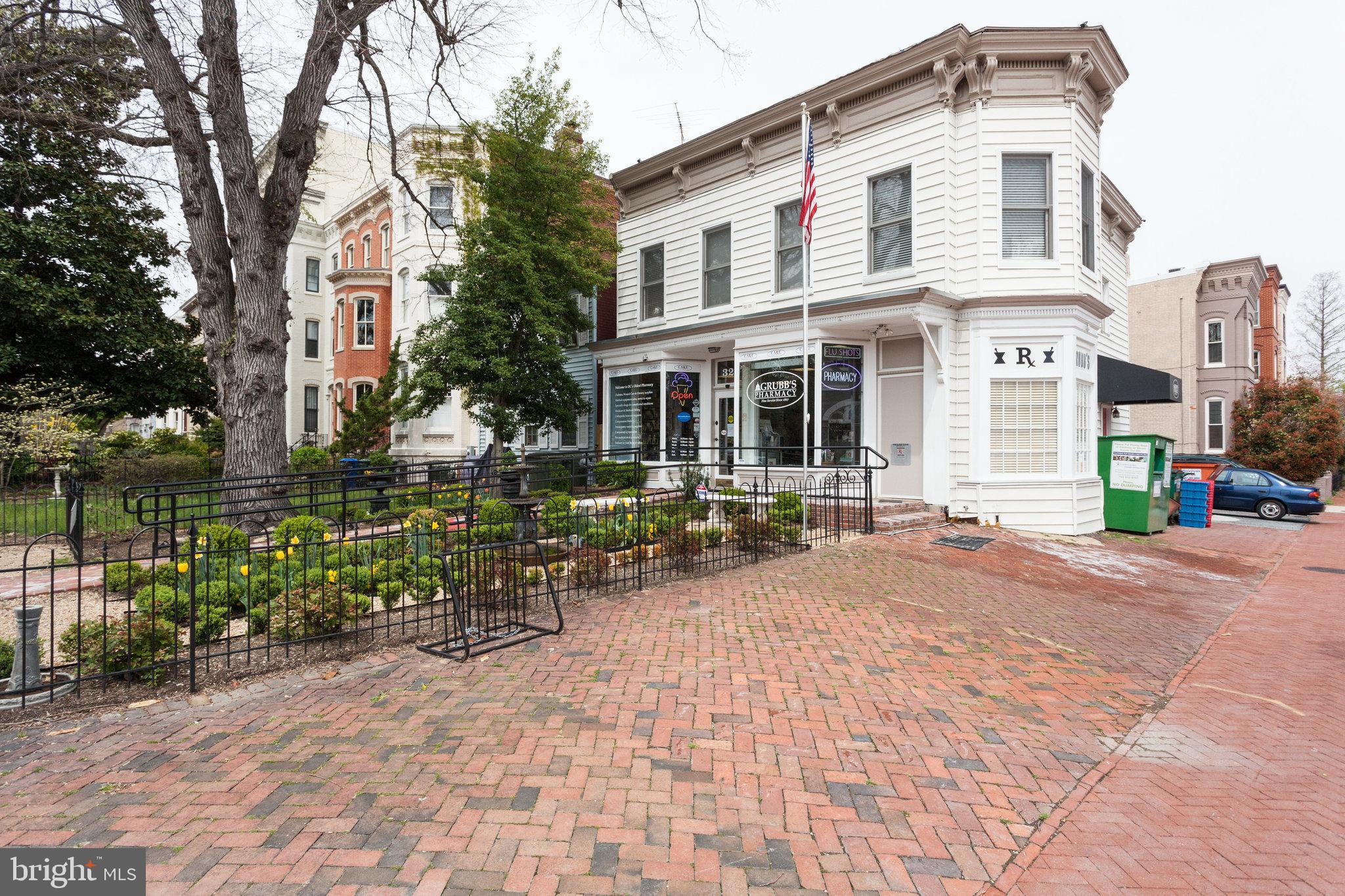 228 9TH STREET SE
