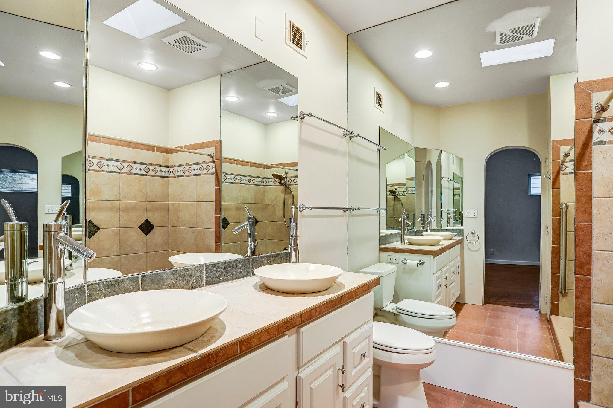 228 9TH STREET SE