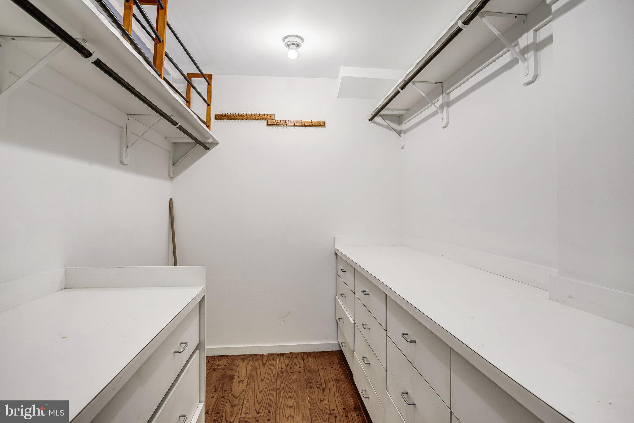 228 9TH STREET SE