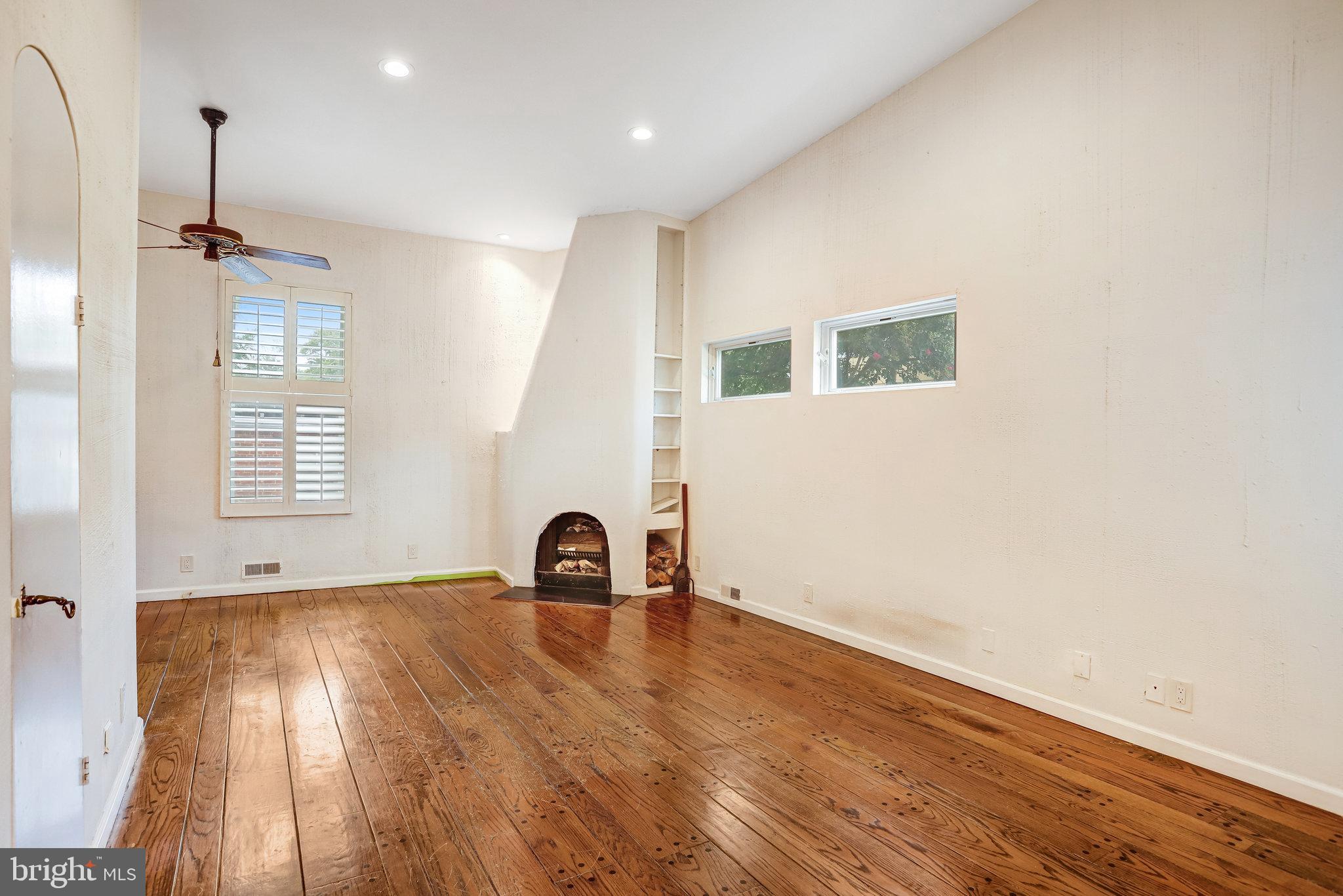 228 9TH STREET SE