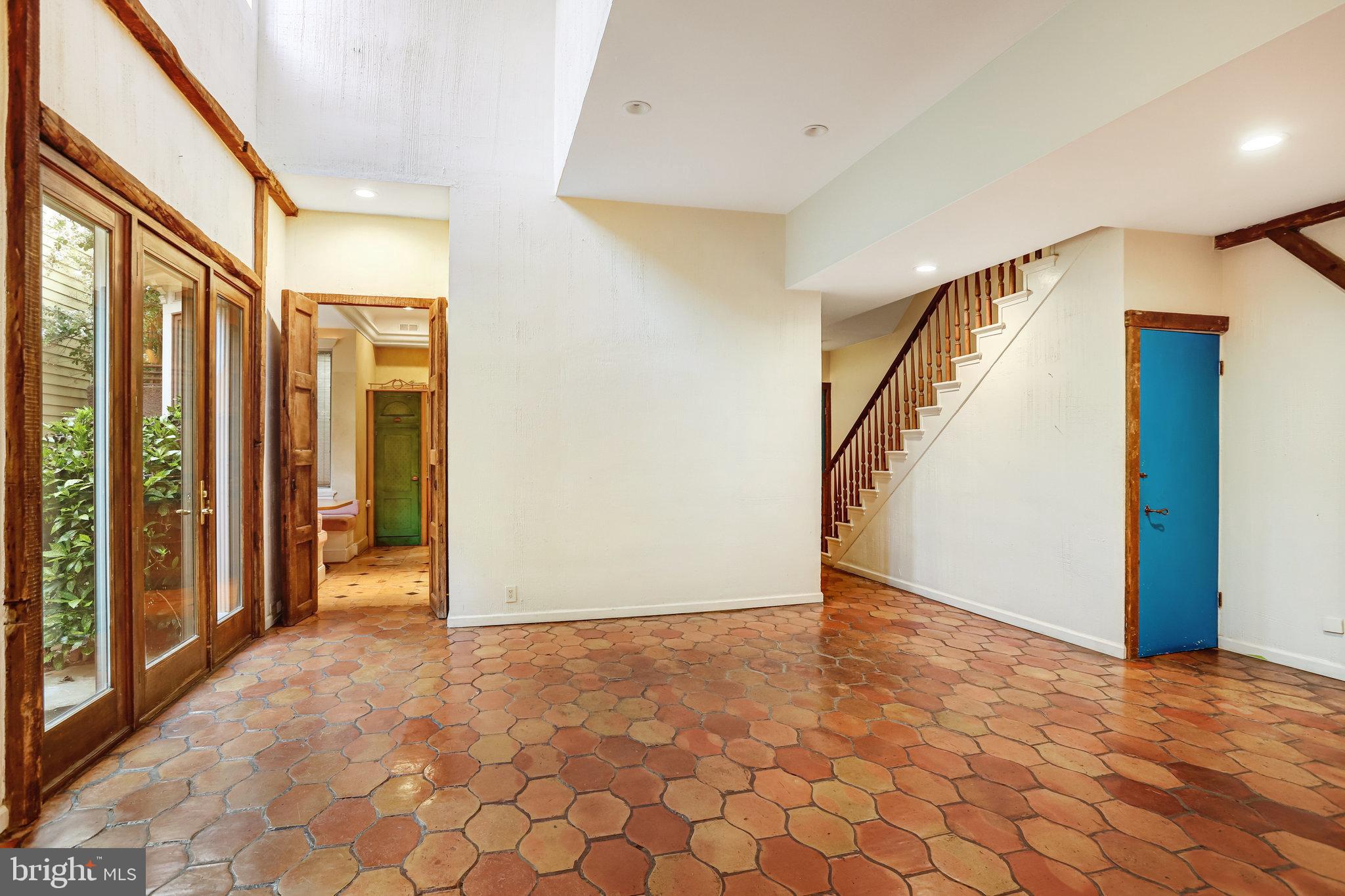 228 9TH STREET SE