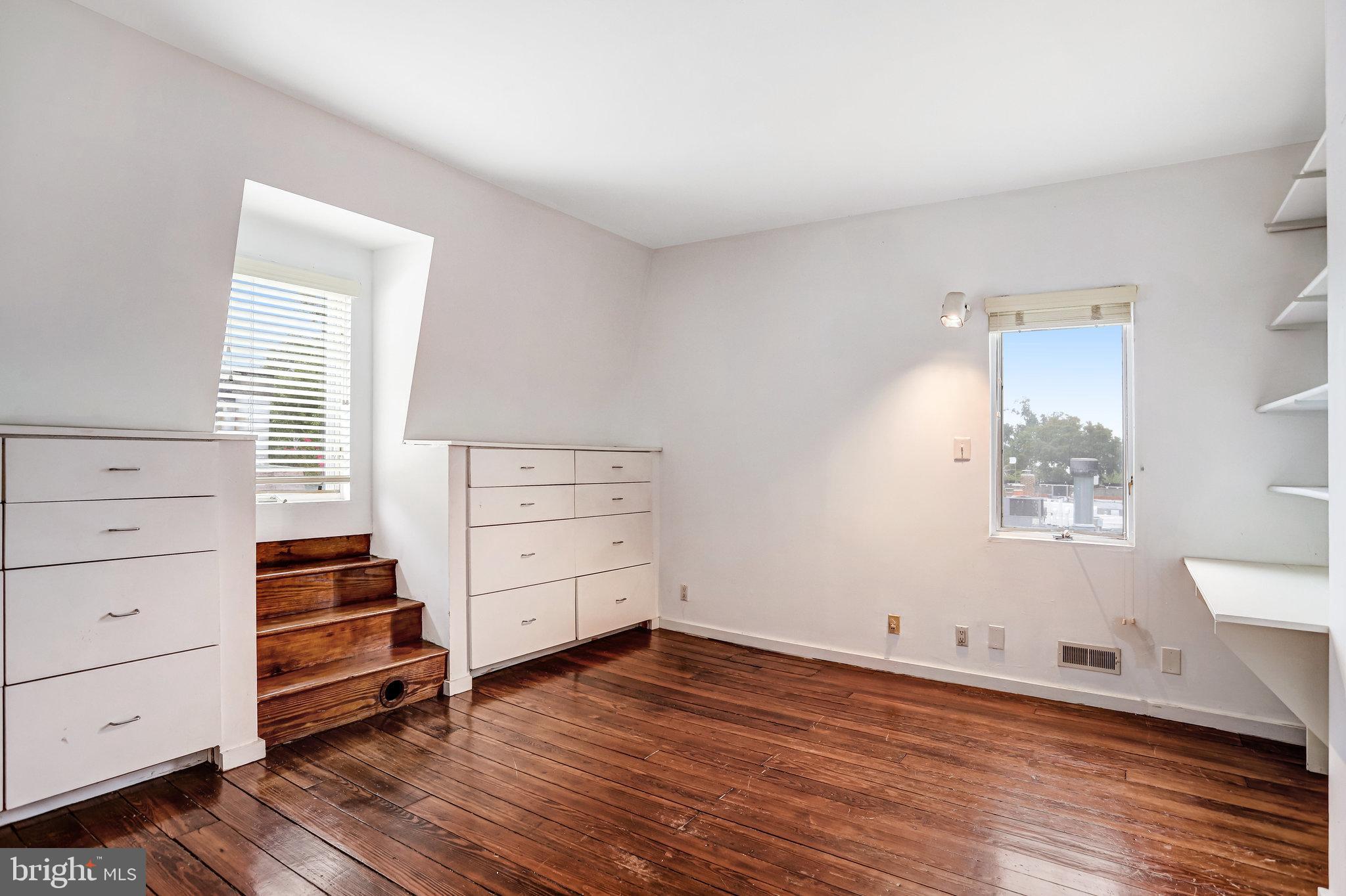 228 9TH STREET SE