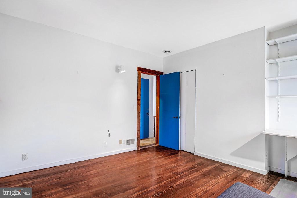 228 9TH STREET SE