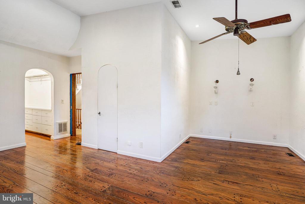 228 9TH STREET SE