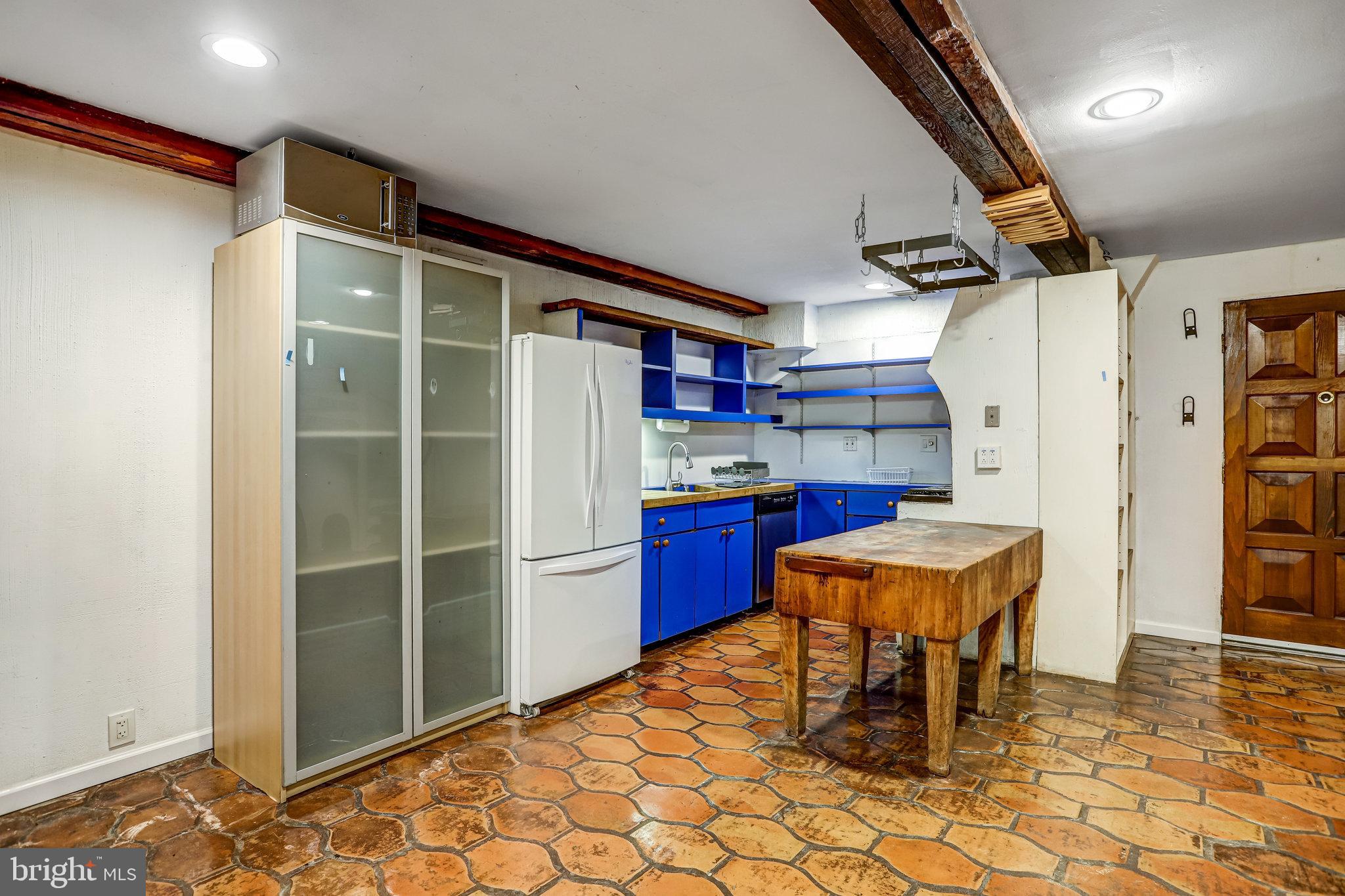 228 9TH STREET SE