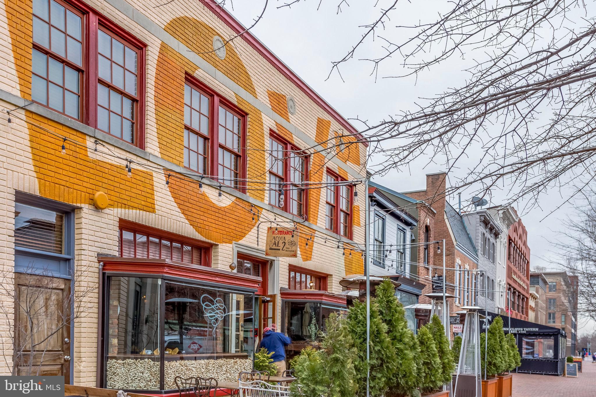 228 9TH STREET SE