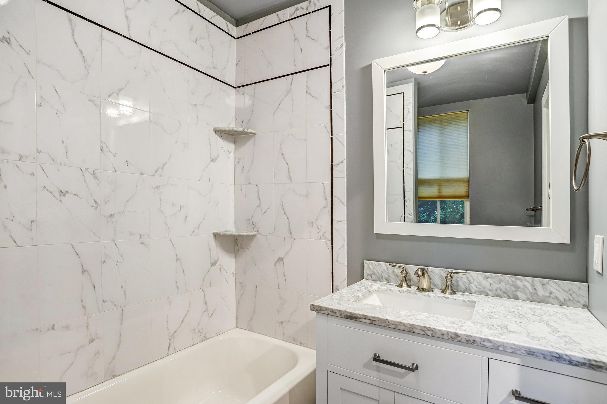 228 9TH STREET SE