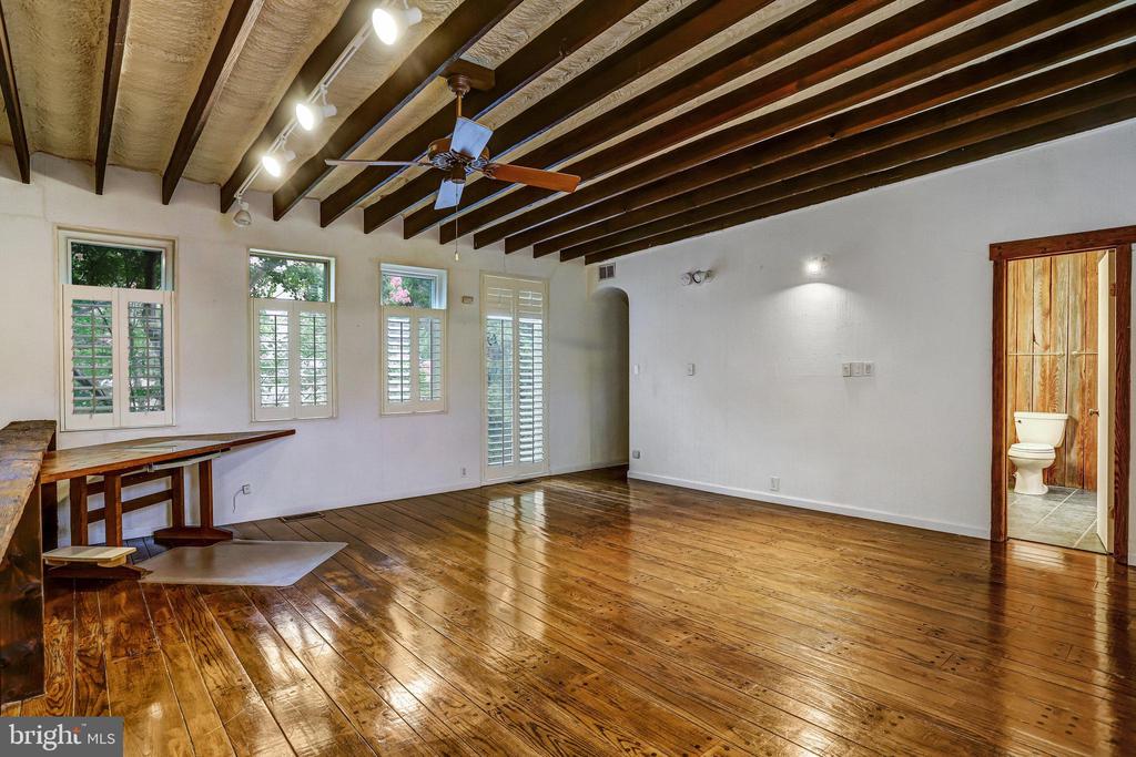 228 9TH STREET SE