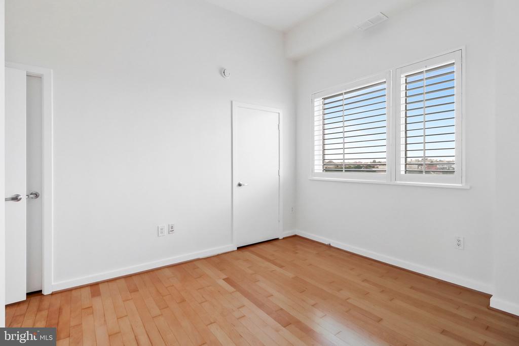 1300 13TH STREET NW Unit: 905