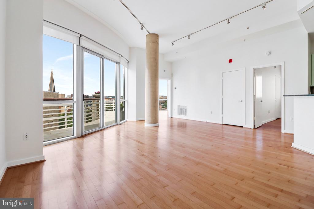 1300 13TH STREET NW Unit: 905