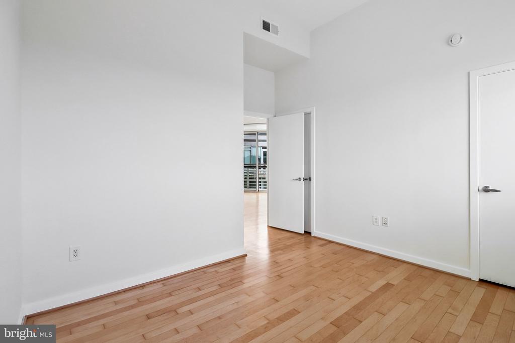 1300 13TH STREET NW Unit: 905
