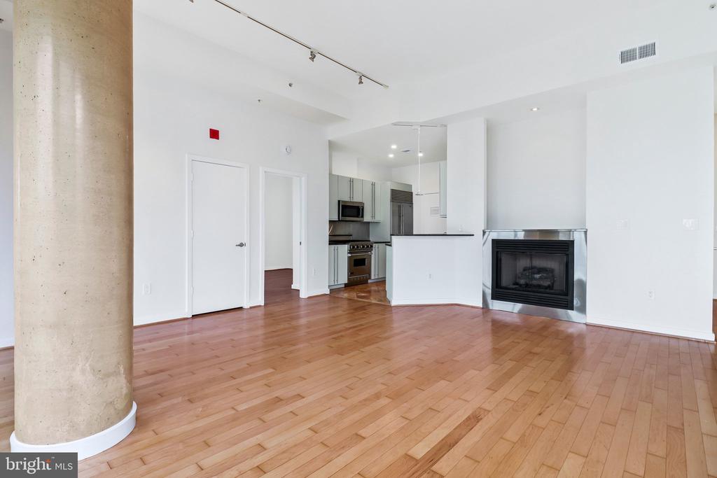 1300 13TH STREET NW Unit: 905