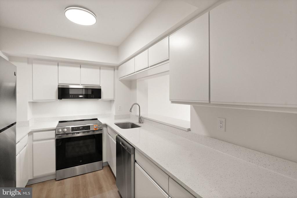 1401 17TH STREET NW Unit: 1004
