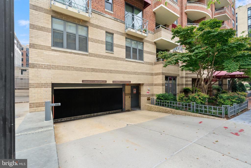 1401 17TH STREET NW Unit: 1004