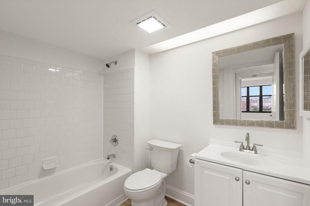 1401 17TH STREET NW Unit: 1004