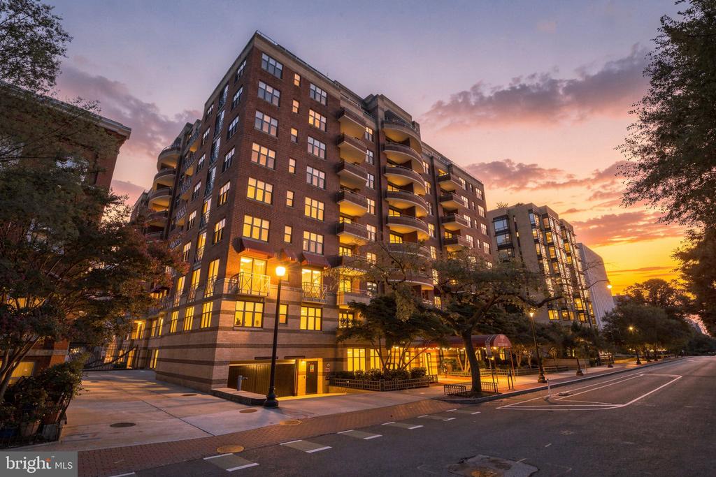 1401 17TH STREET NW Unit: 1004