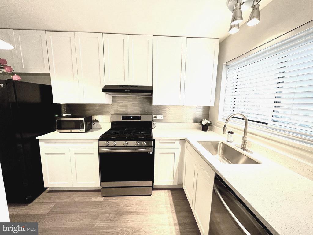 10650 WEYMOUTH STREET 201