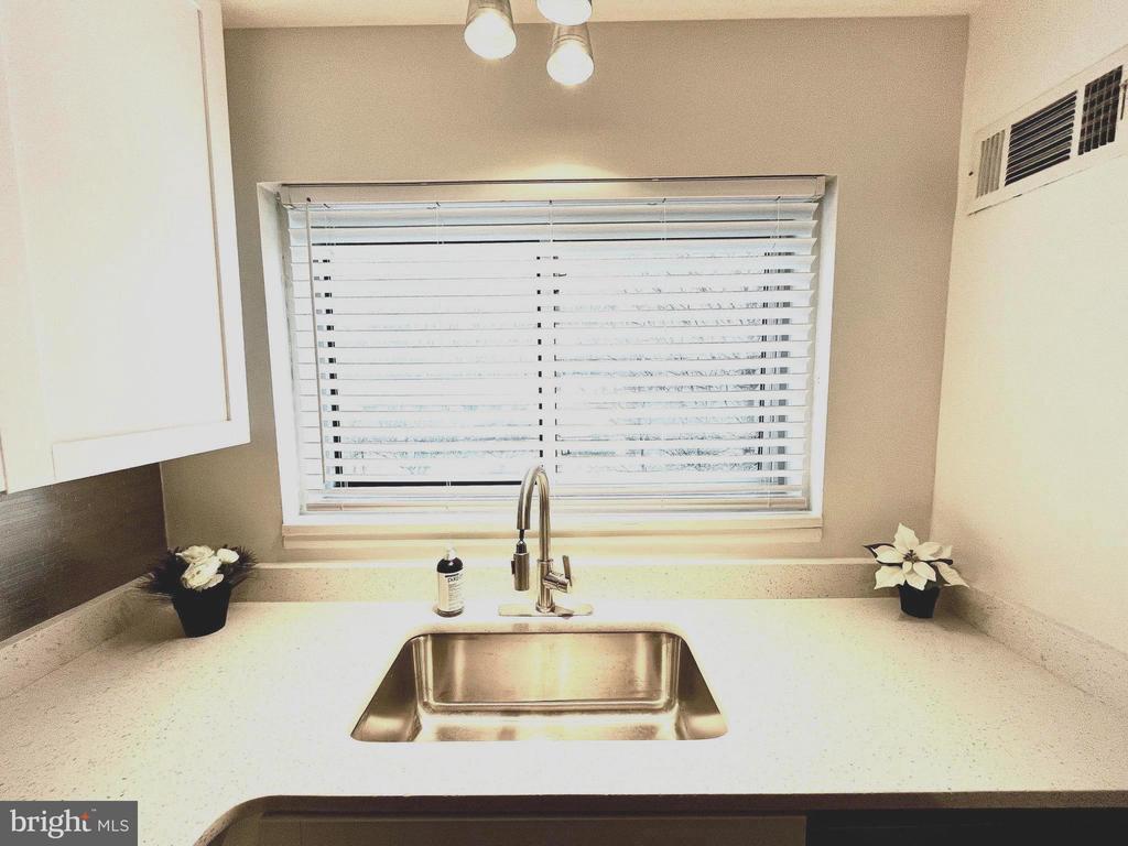 10650 WEYMOUTH STREET 201