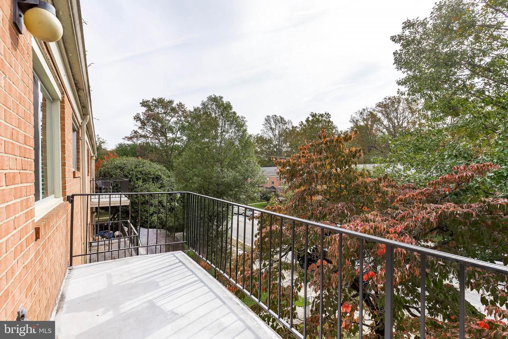 10650 WEYMOUTH STREET 201