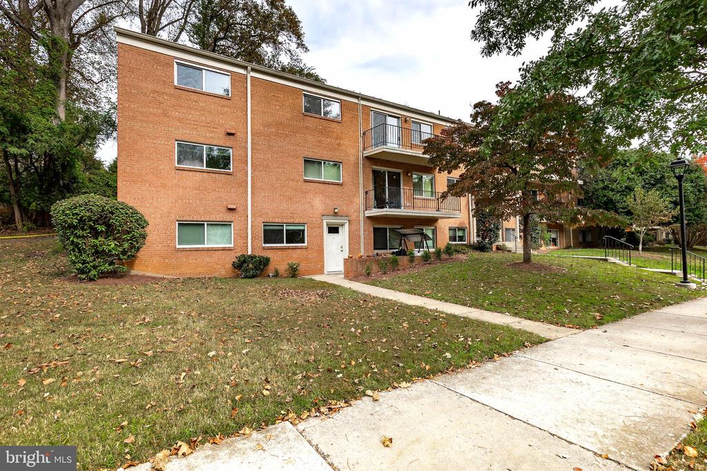 10650 WEYMOUTH STREET 201