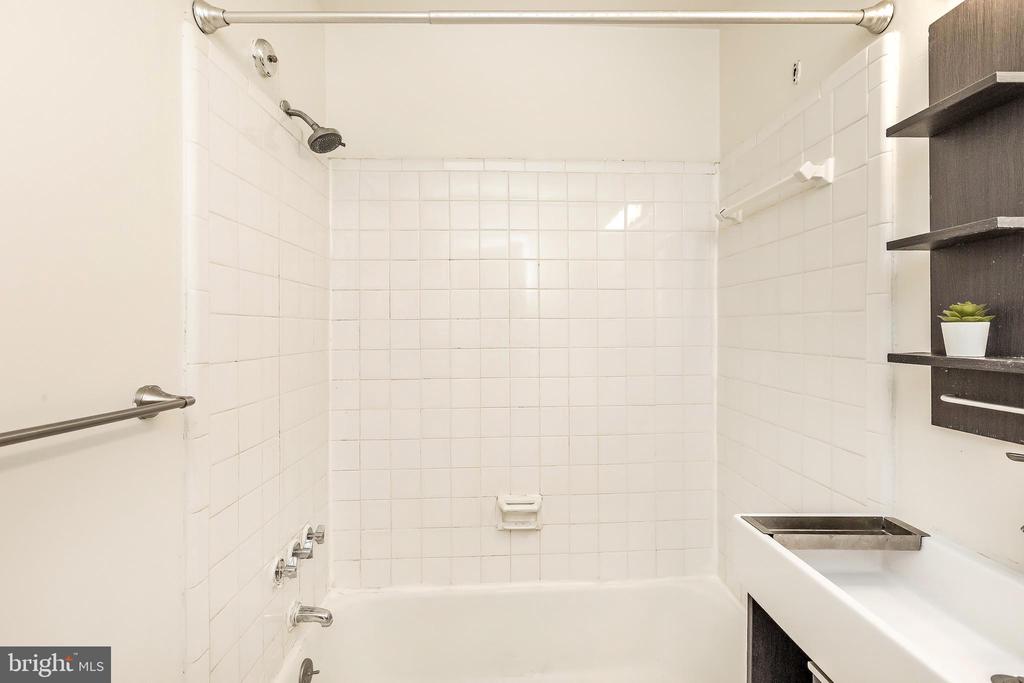 10650 WEYMOUTH STREET 201