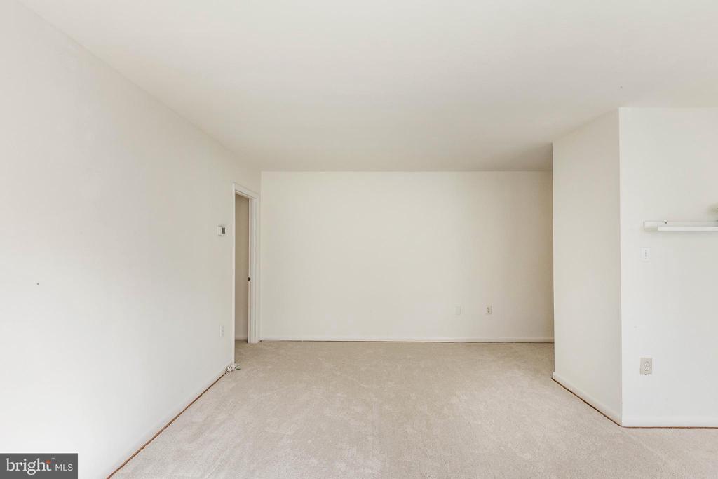 10650 WEYMOUTH STREET 201