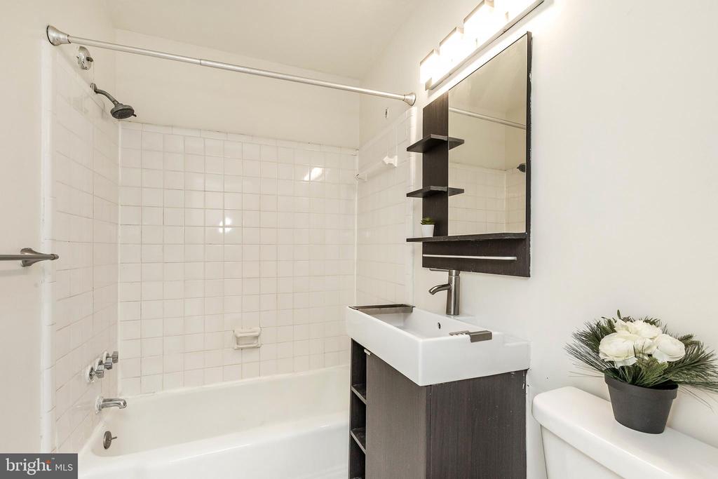 10650 WEYMOUTH STREET 201