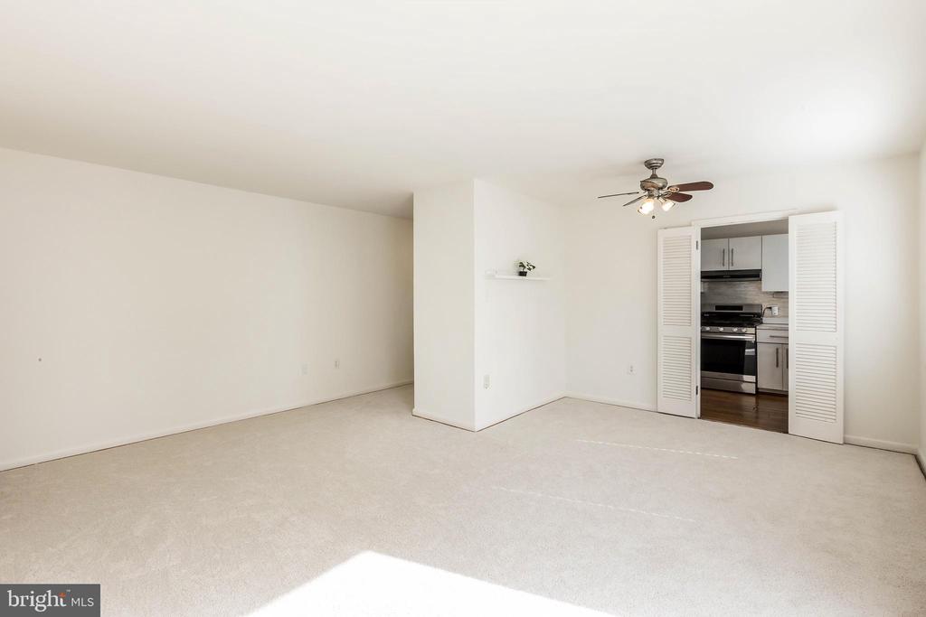 10650 WEYMOUTH STREET 201