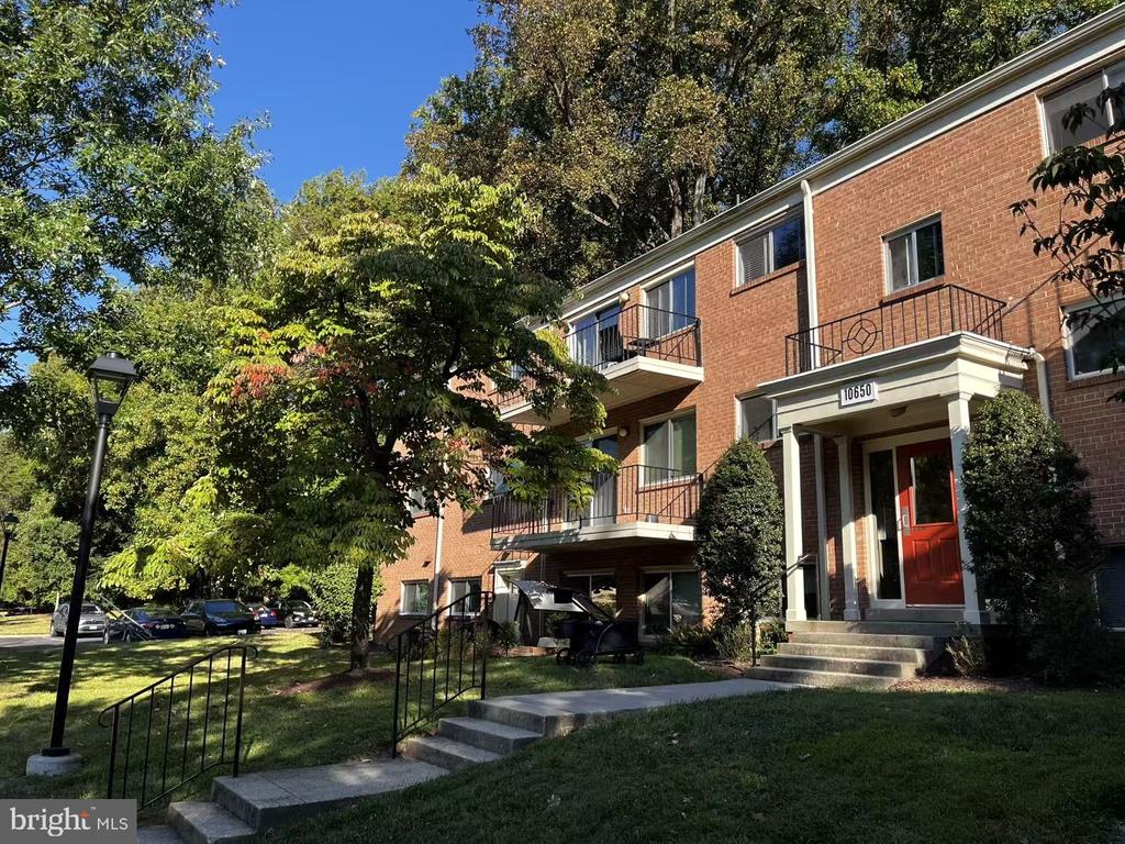 10650 WEYMOUTH STREET 201
