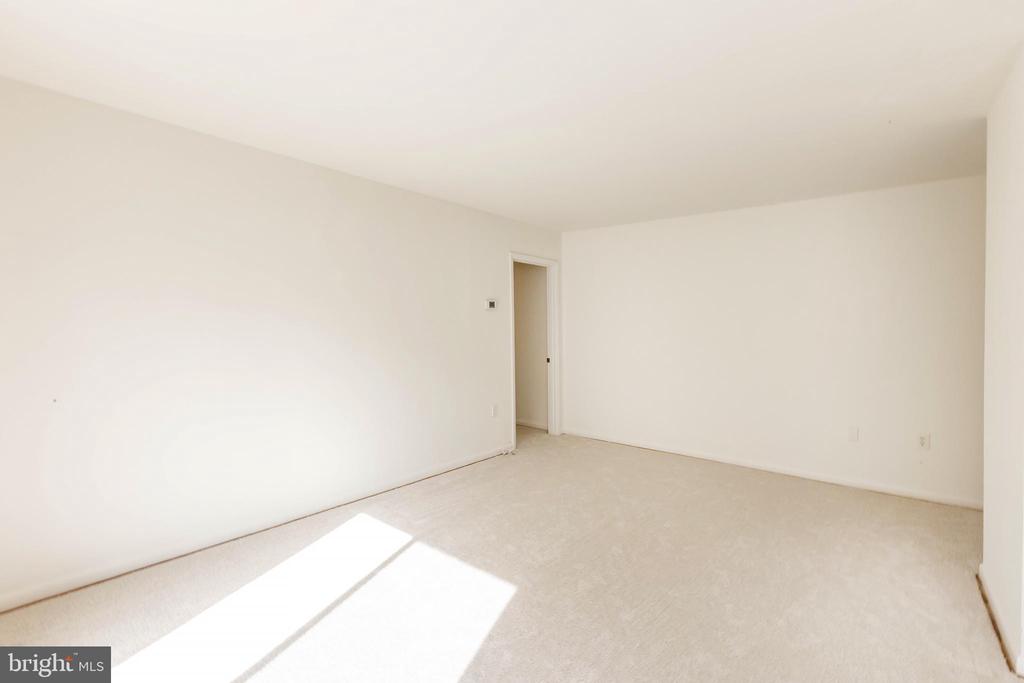 10650 WEYMOUTH STREET 201