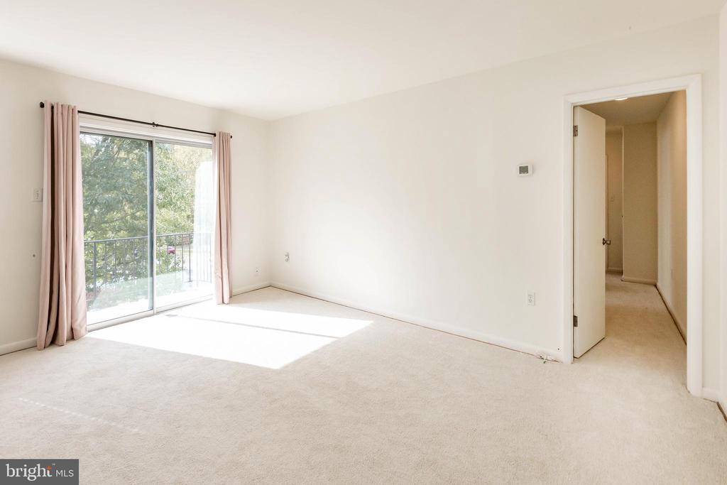10650 WEYMOUTH STREET 201