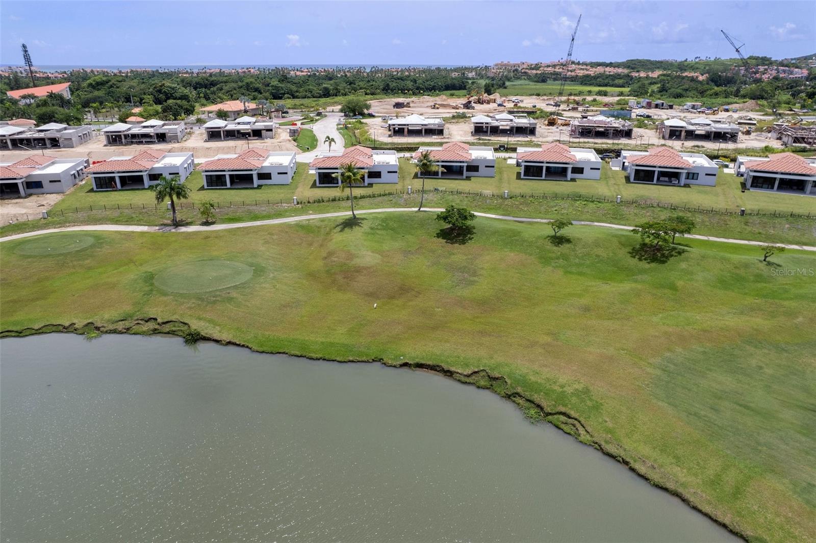 26 LOS LAGOS DR