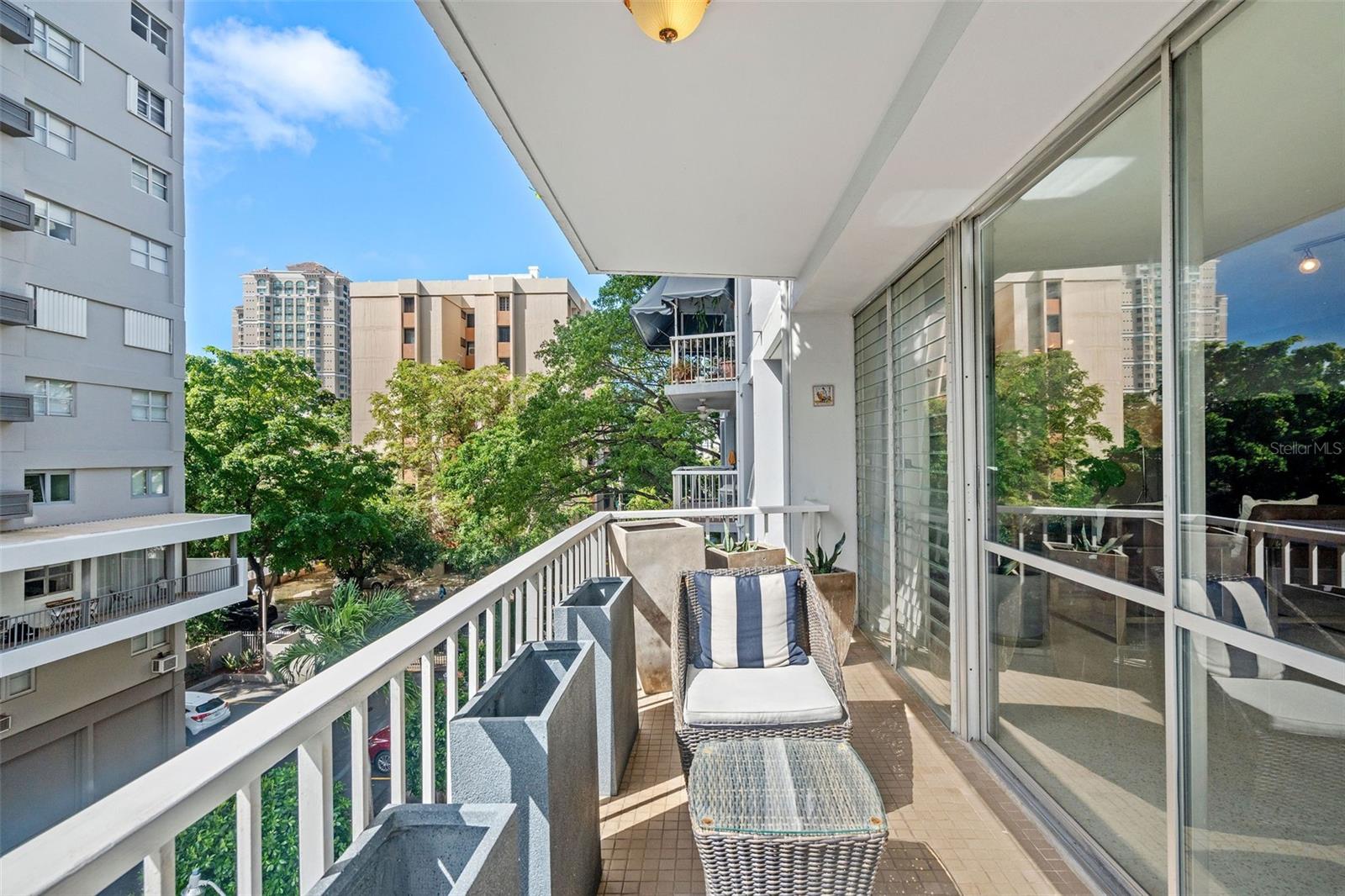 77 CALLE KINGS COURT #303