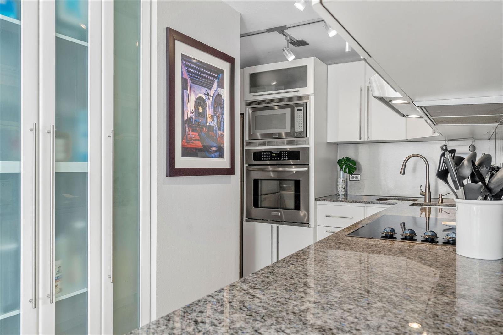 77 CALLE KINGS COURT #303