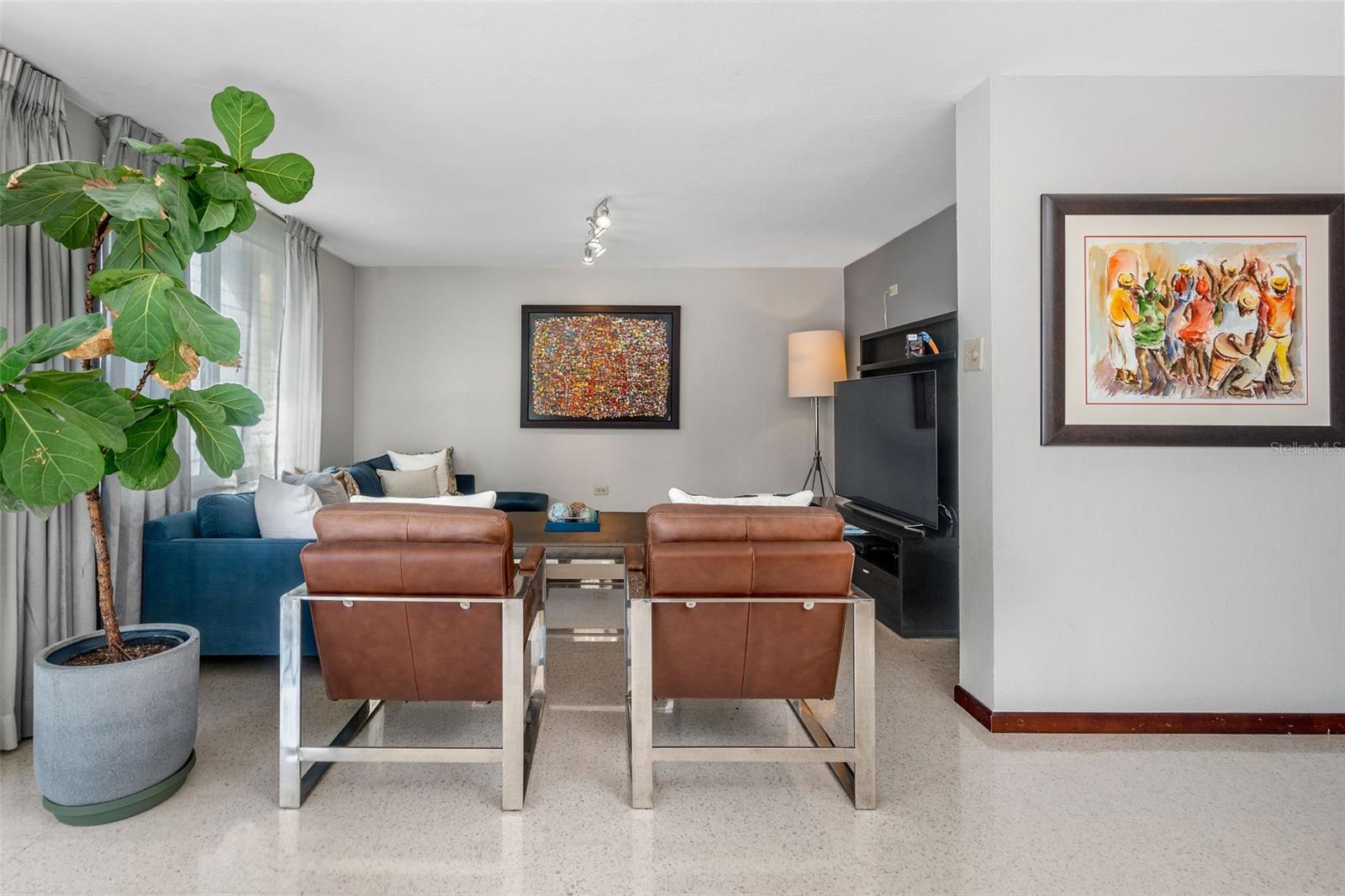 77 CALLE KINGS COURT #303