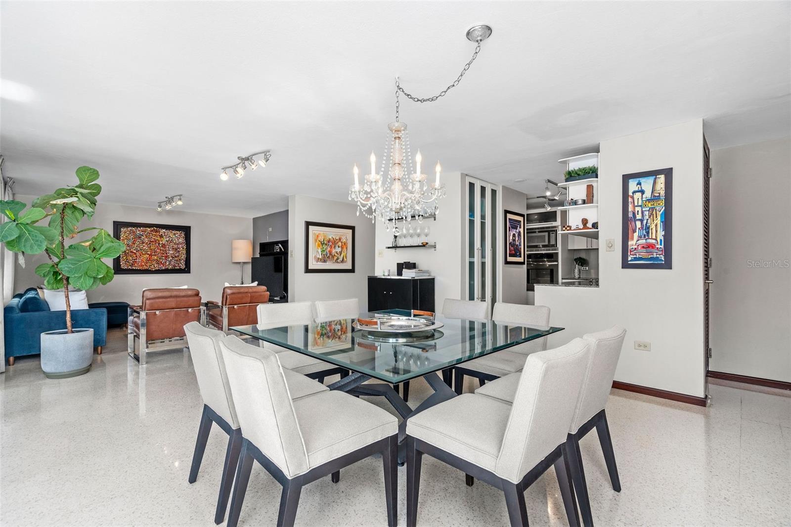 77 CALLE KINGS COURT #303