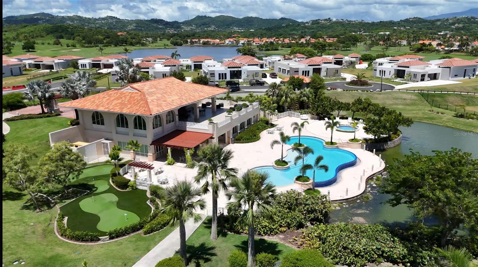 40 LOS LAGOS DR
