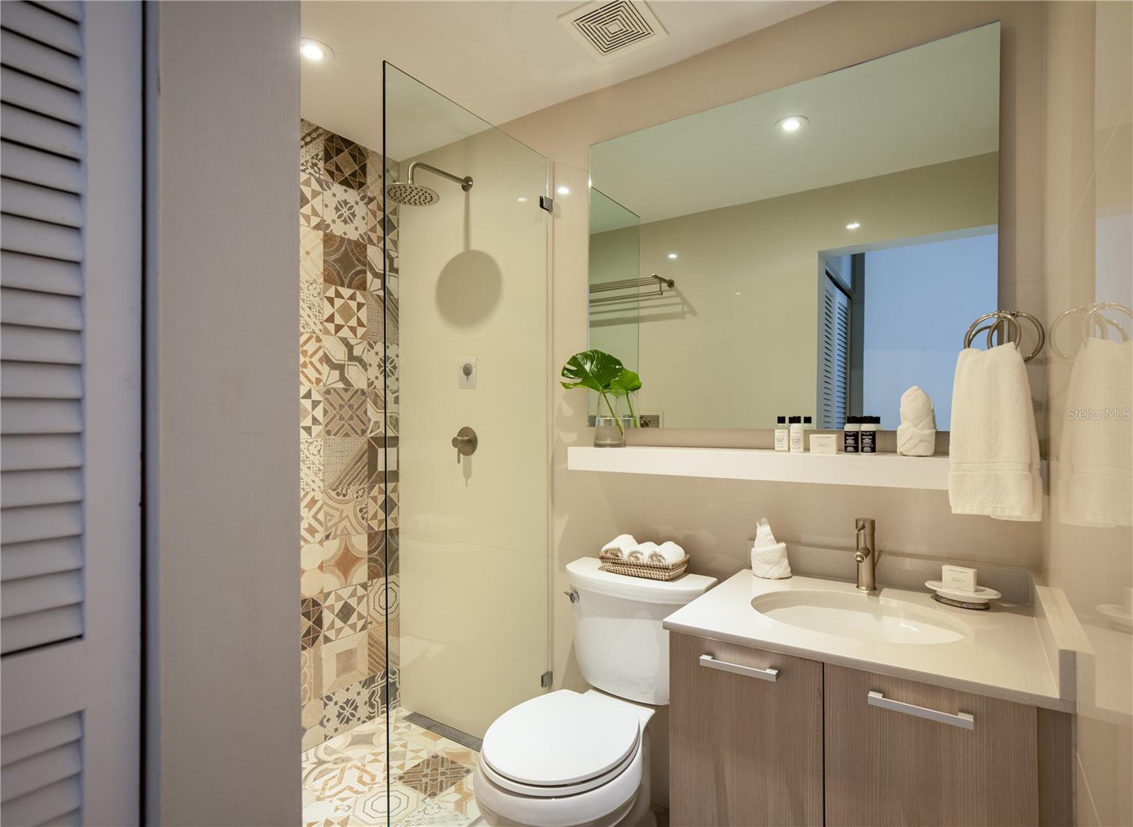 5349 ISLA VERDE AVE. #306