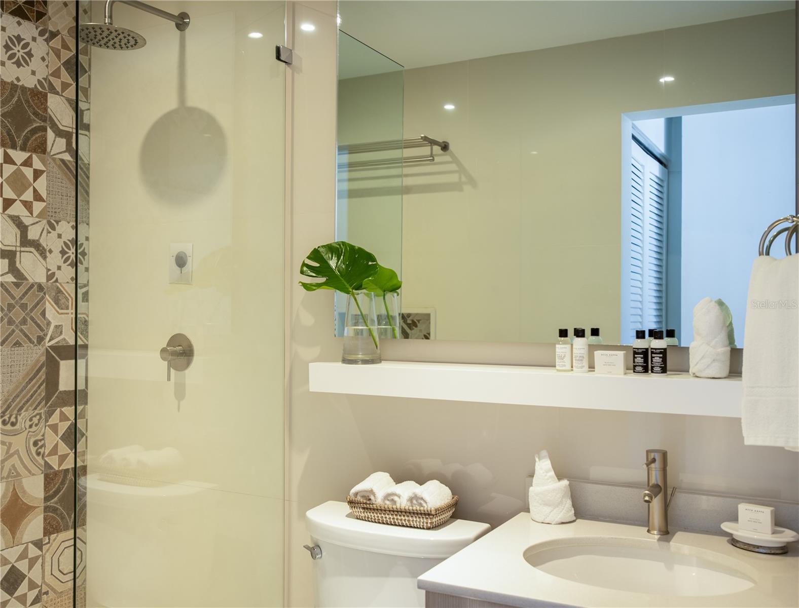 5349 ISLA VERDE AVE. #306