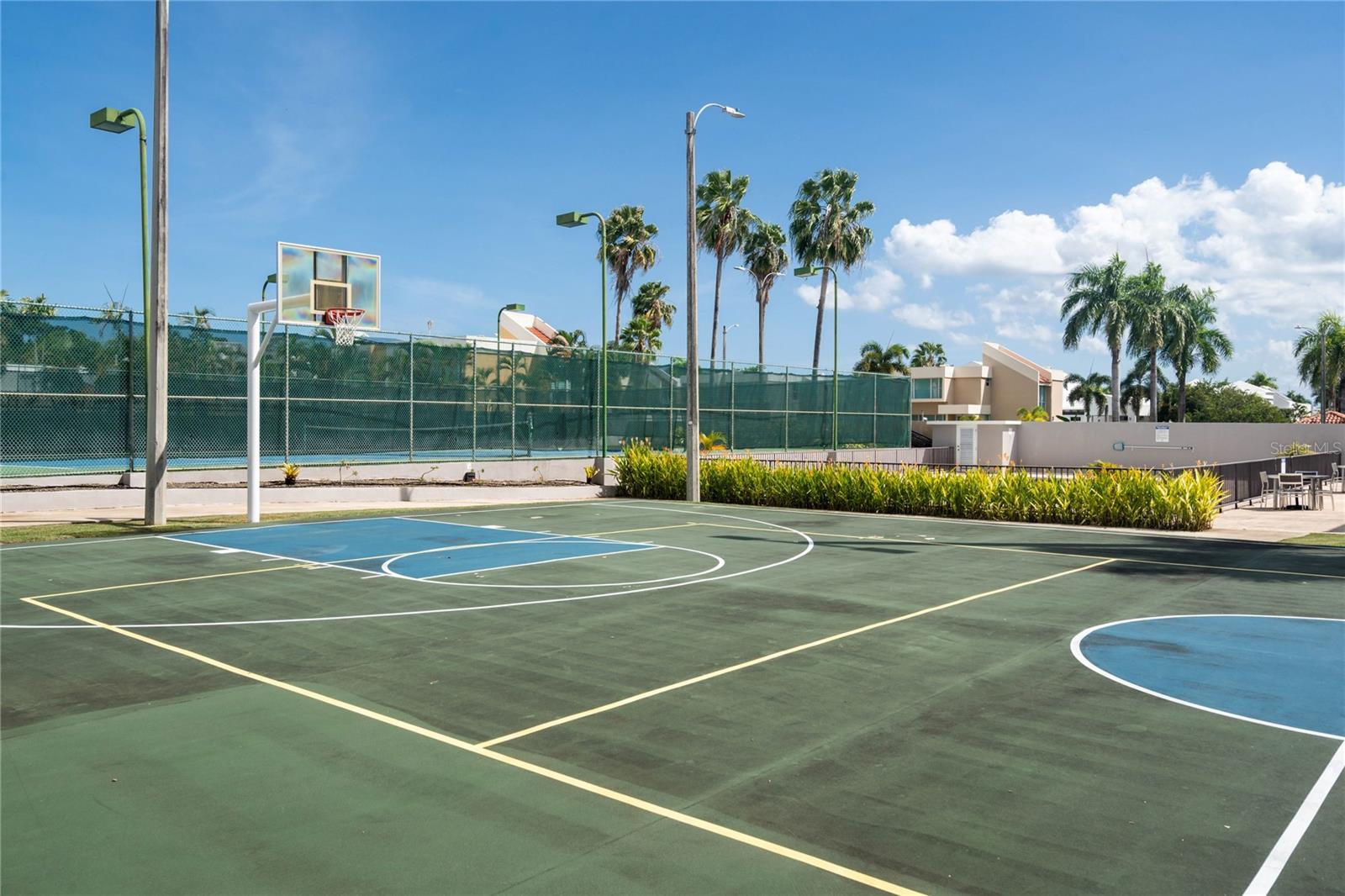 301 CALLE ORCA PASEO LAS OLAS