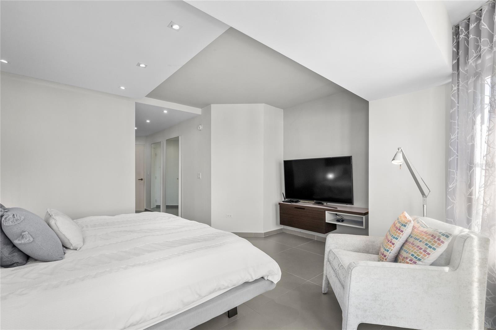 103 AVENIDA DE DIEGO #1401N