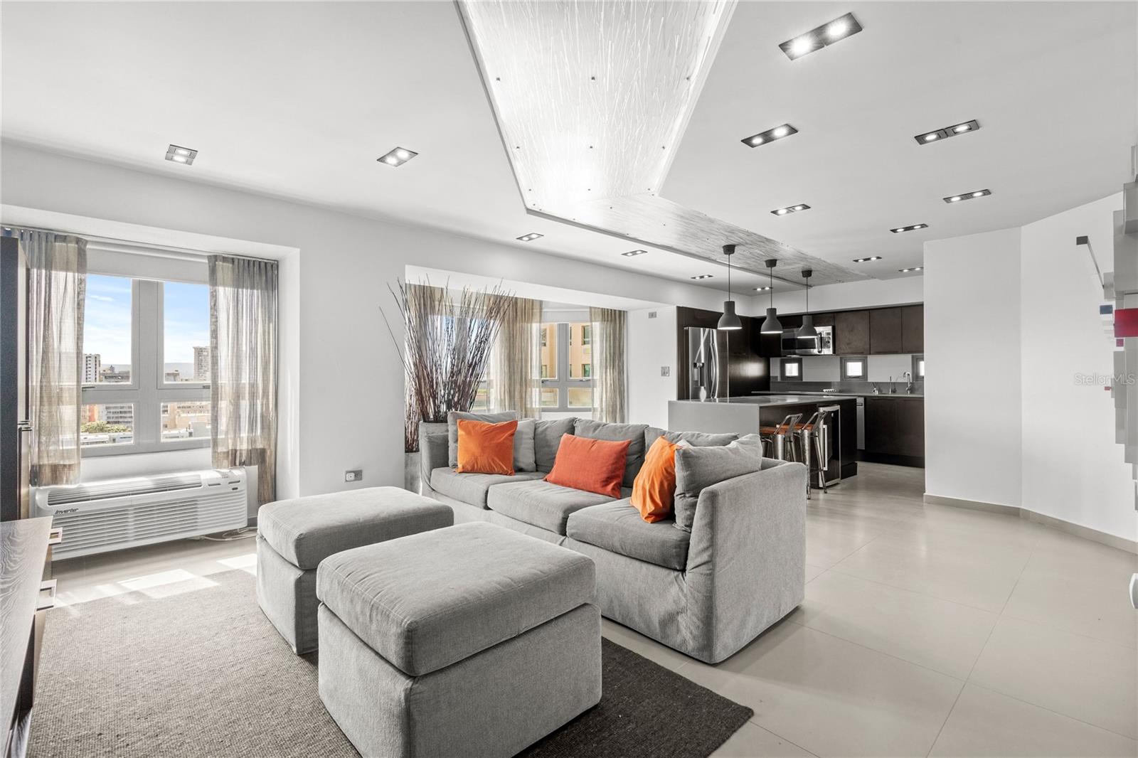 103 AVENIDA DE DIEGO #1401N