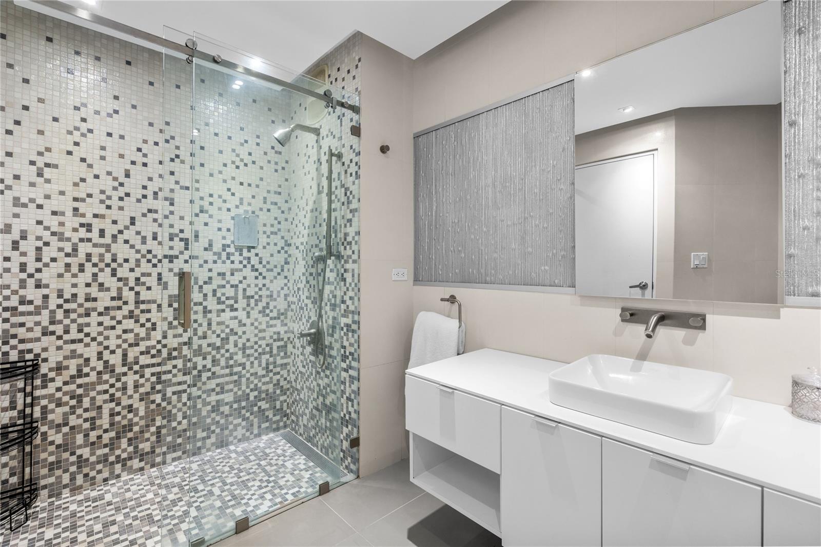 103 AVENIDA DE DIEGO #1401N