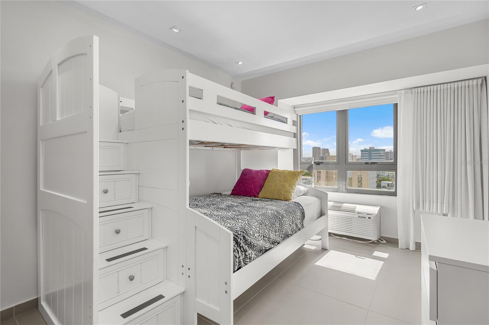 103 AVENIDA DE DIEGO #1401N