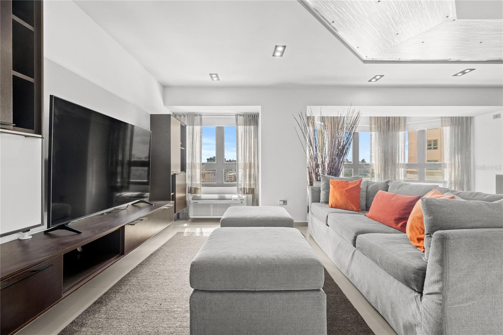 103 AVENIDA DE DIEGO #1401N