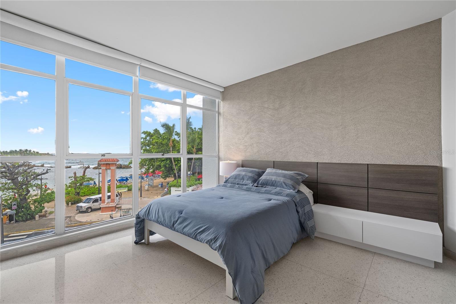 860 ASHFORD AVE. UNIT SAN GERONIMO #3A