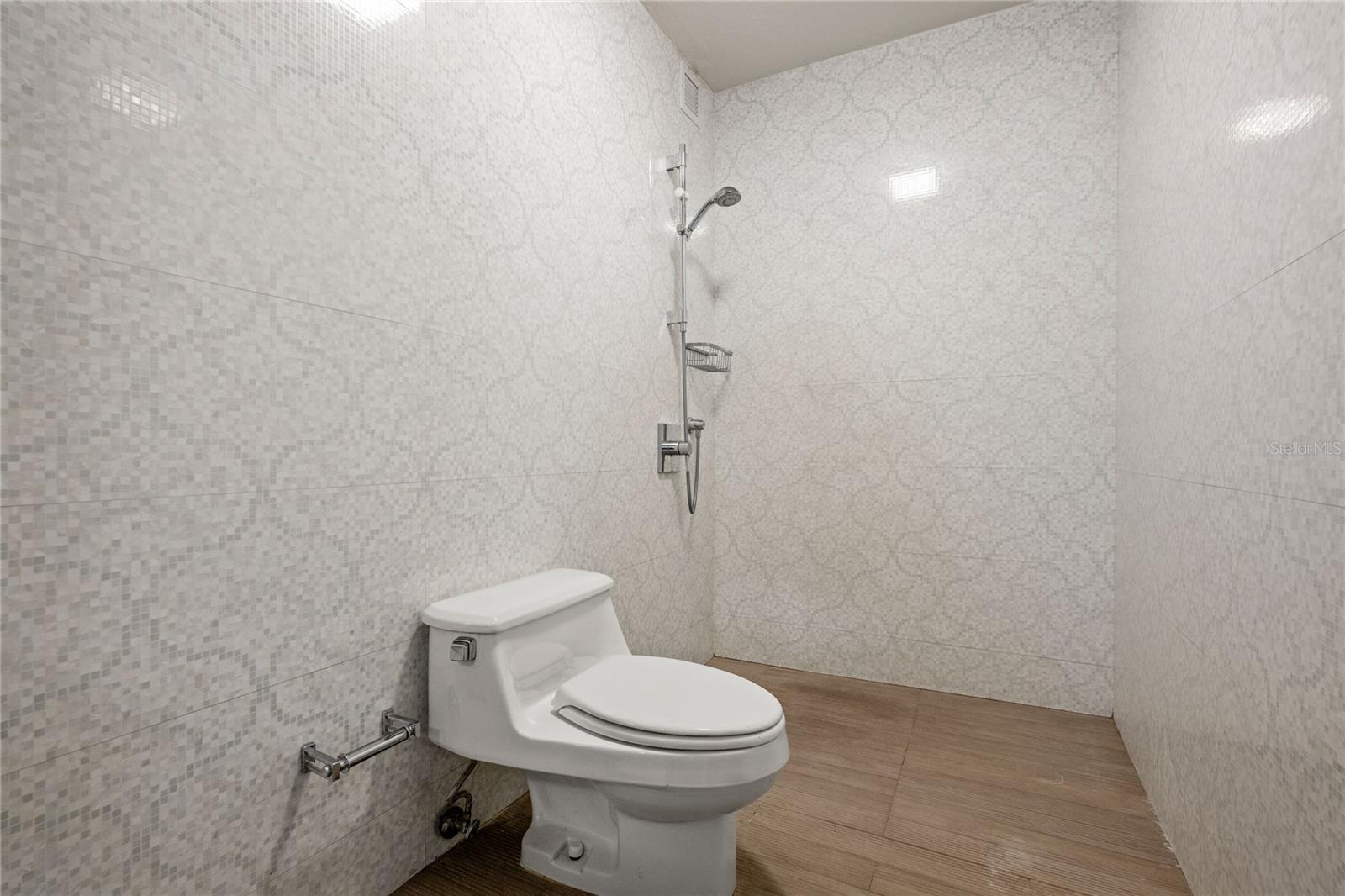 860 ASHFORD AVE. UNIT SAN GERONIMO #3A
