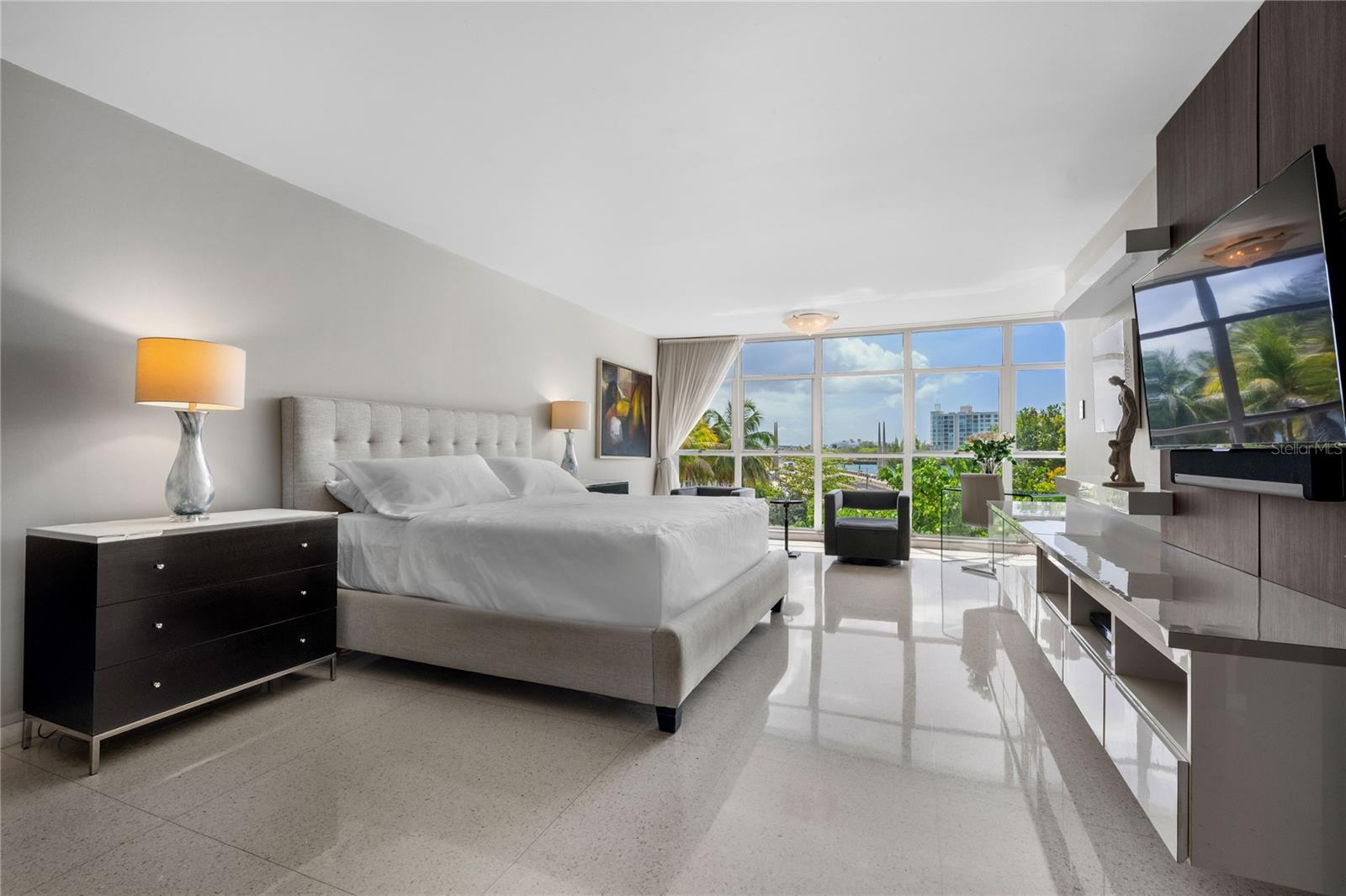 860 ASHFORD AVE. UNIT SAN GERONIMO #3A