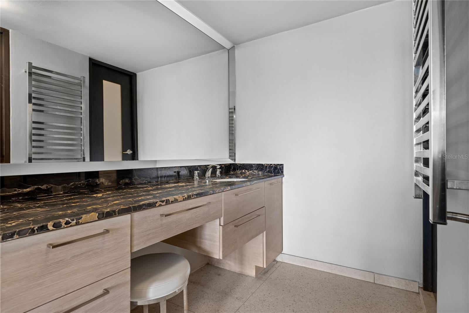 860 ASHFORD AVE. UNIT SAN GERONIMO #3A